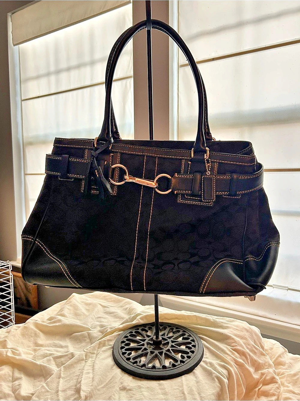 Coach Hamptons Signature Canvas Carryall Tote Black Tote Bag Gold-Tone Hardware